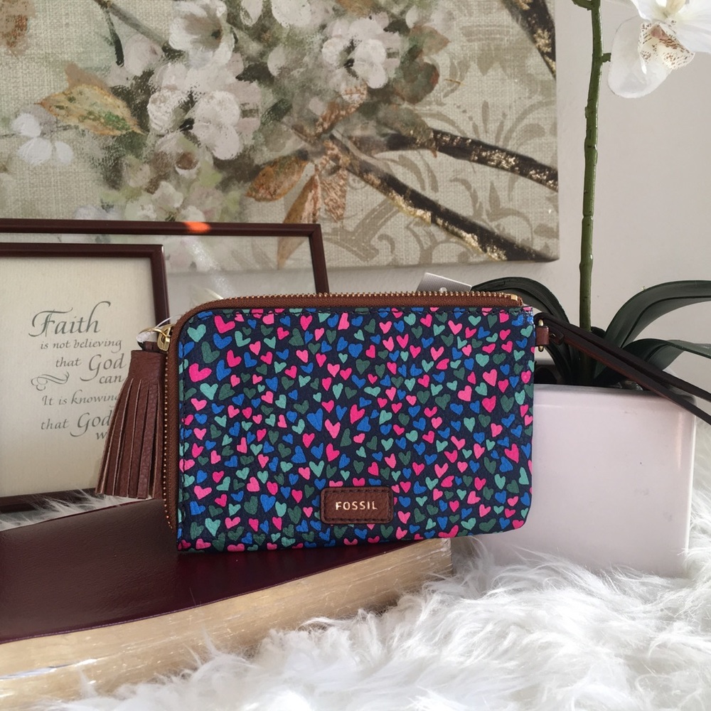 New FOSSIL Heart Wristlet Clutch